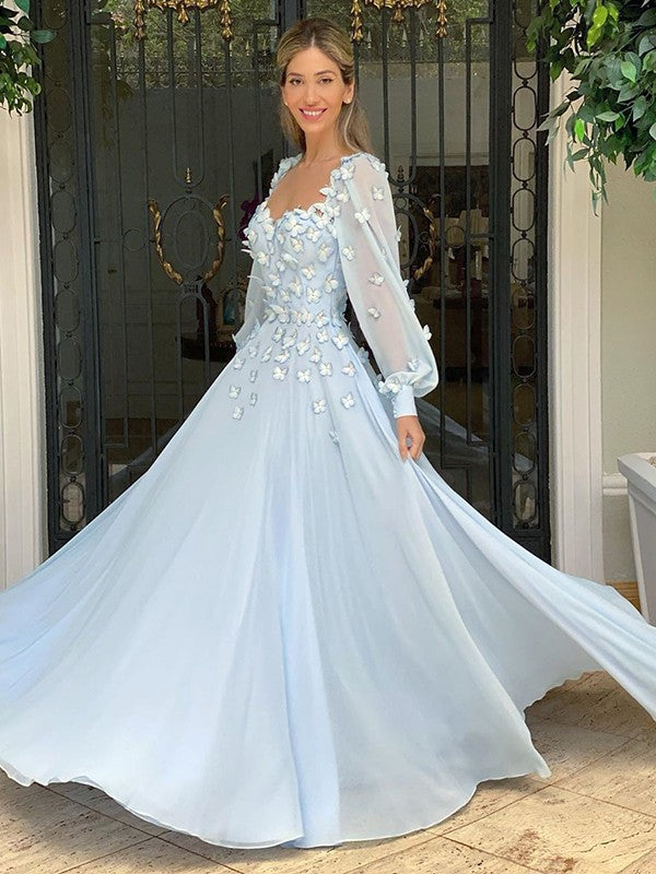 Vestidos de gasa con escote corazón, corte A/princesa, mangas largas, apliques y largo hasta el suelo